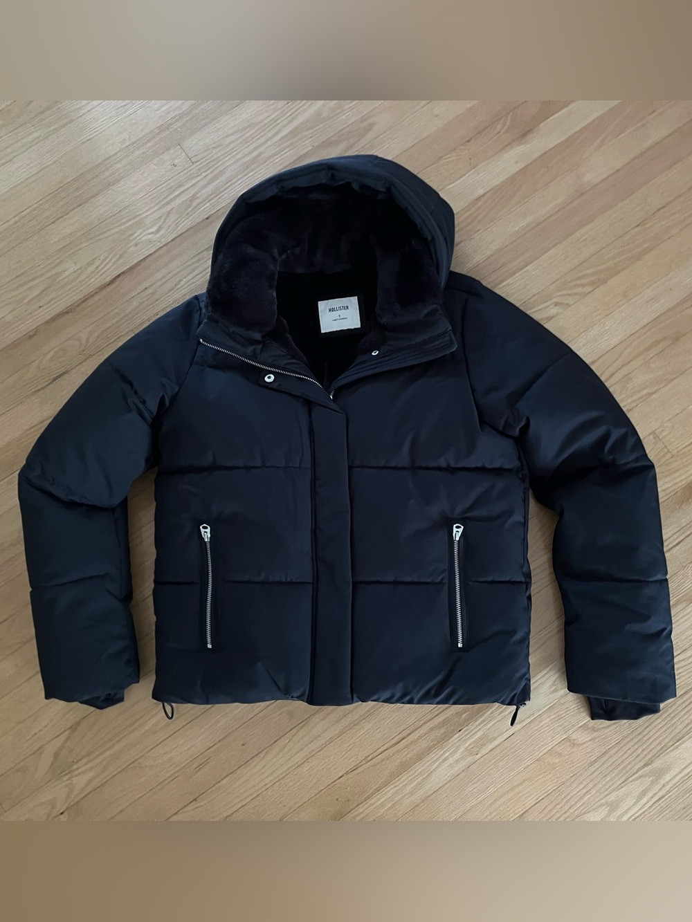 Women’s Hollister Black Winter Puffer Jacket Sz .Small